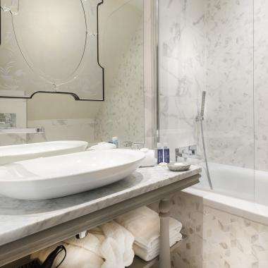 Cluny Square - Bathroom