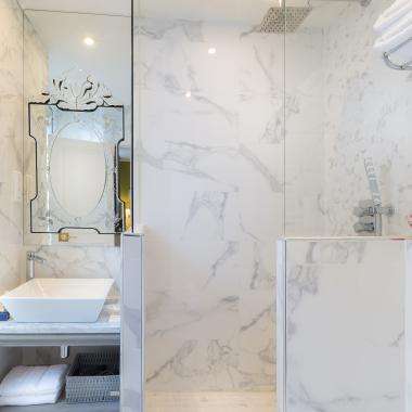 Cluny Square - Bathroom