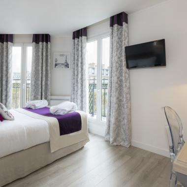 Cluny Square - Double Balcony Room