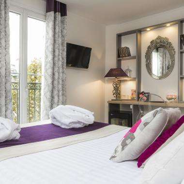 Cluny Square - Double Balcony Room