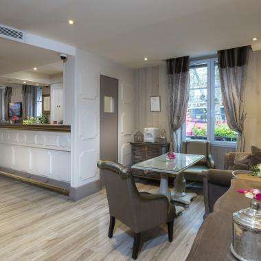 Cluny Square - Reception