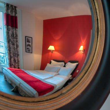Cluny Square - Twin Balcony Room